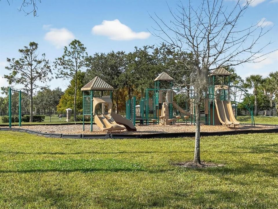 На продажу: $624,990 (6 спален, 4 ванн, 4303 Квадратных фут)