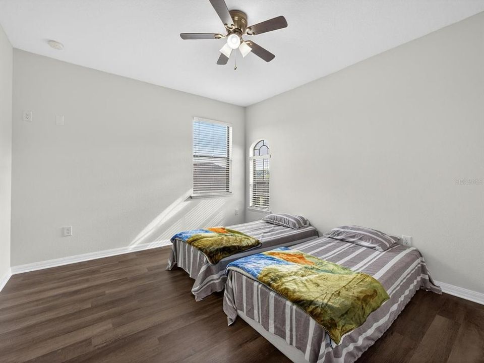 На продажу: $624,990 (6 спален, 4 ванн, 4303 Квадратных фут)