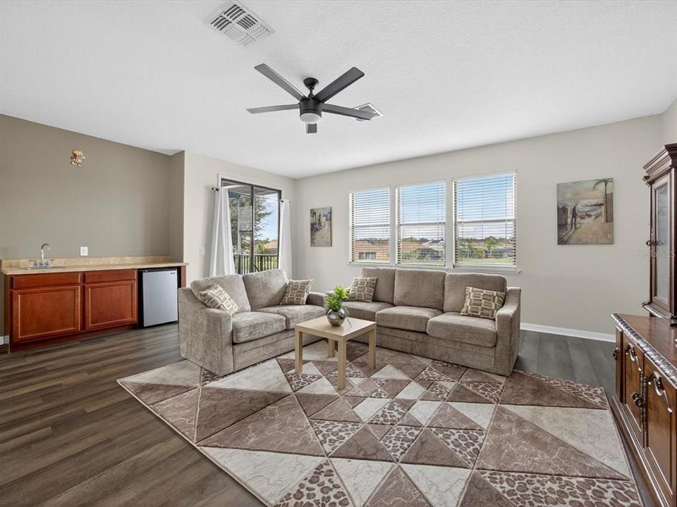 На продажу: $624,990 (6 спален, 4 ванн, 4303 Квадратных фут)