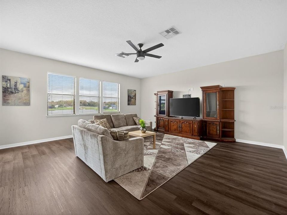 На продажу: $624,990 (6 спален, 4 ванн, 4303 Квадратных фут)