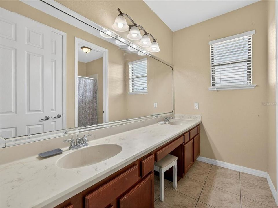 На продажу: $624,990 (6 спален, 4 ванн, 4303 Квадратных фут)