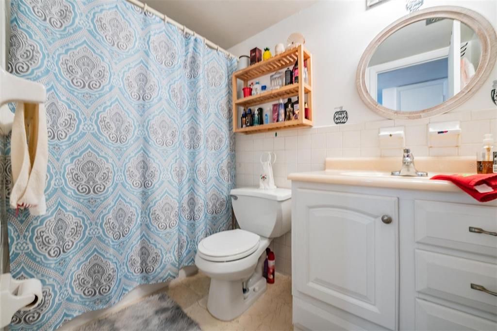 待售: $130,000 (1 贝兹, 1 浴室, 825 平方英尺)