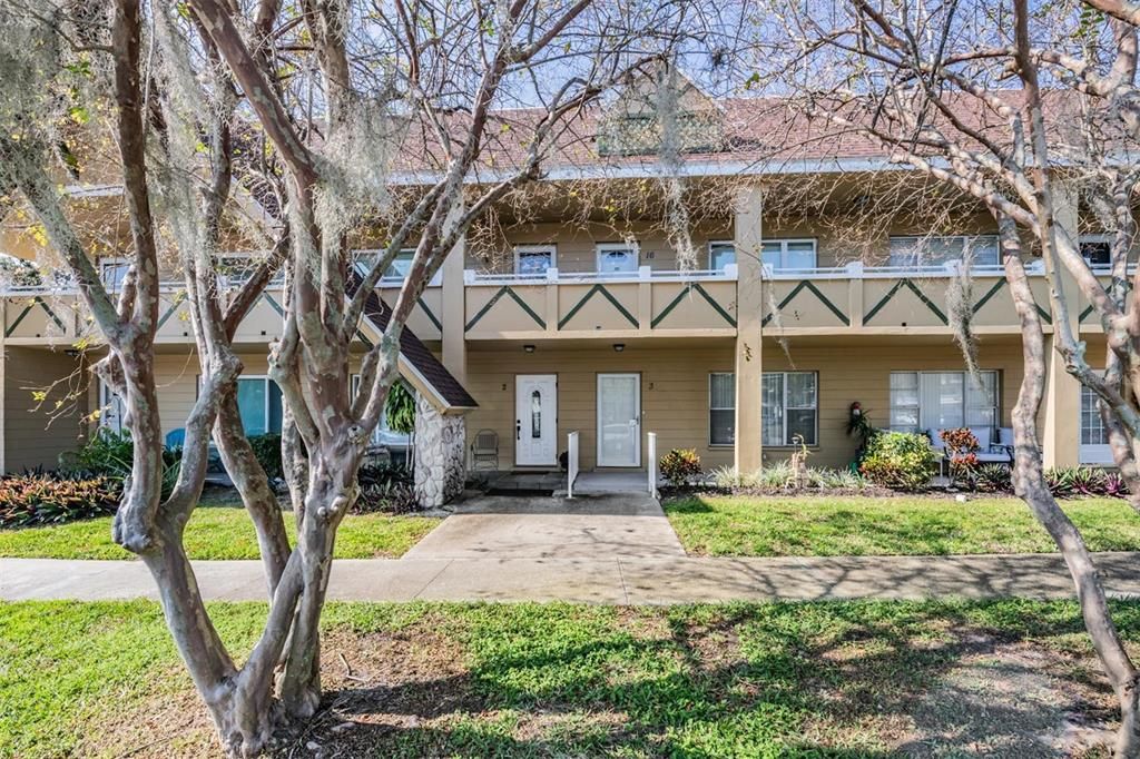 待售: $130,000 (1 贝兹, 1 浴室, 825 平方英尺)