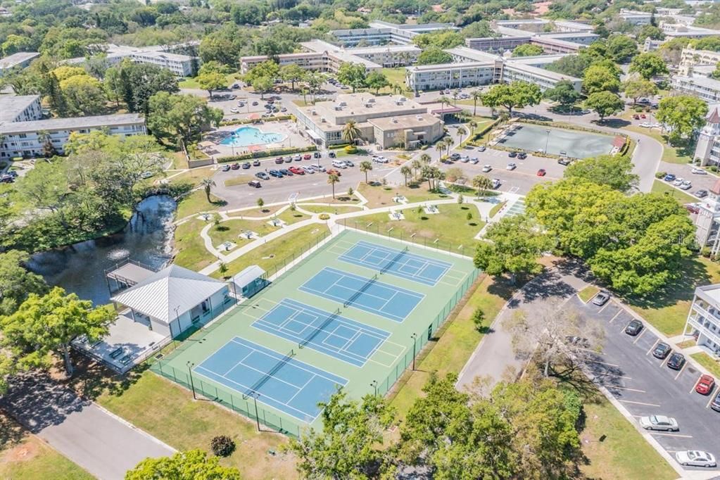 待售: $130,000 (1 贝兹, 1 浴室, 825 平方英尺)