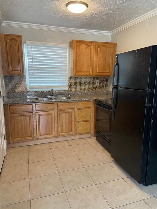 出租: $1,350 (2 贝兹, 1 浴室, 800 平方英尺)