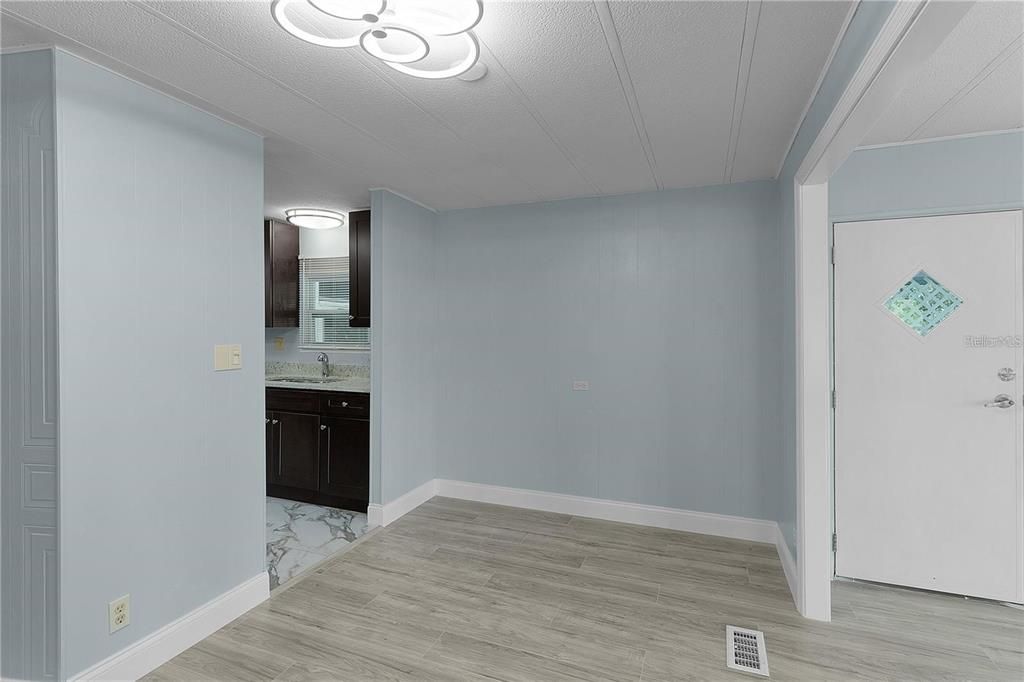 待售: $179,000 (3 贝兹, 2 浴室, 1416 平方英尺)