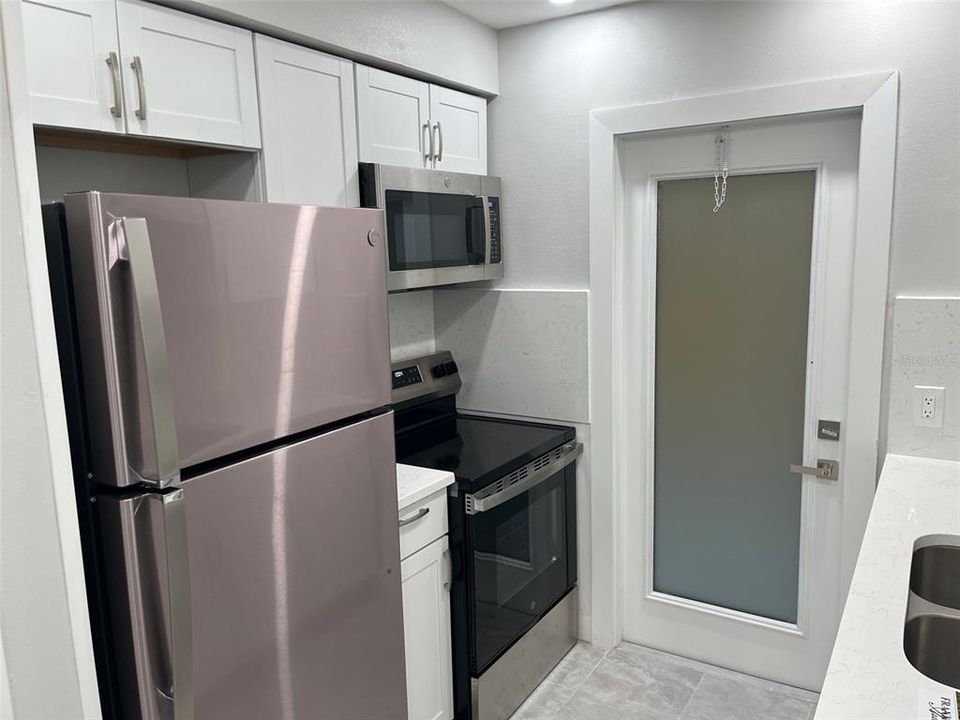 出租: $2,100 (2 贝兹, 1 浴室, 550 平方英尺)