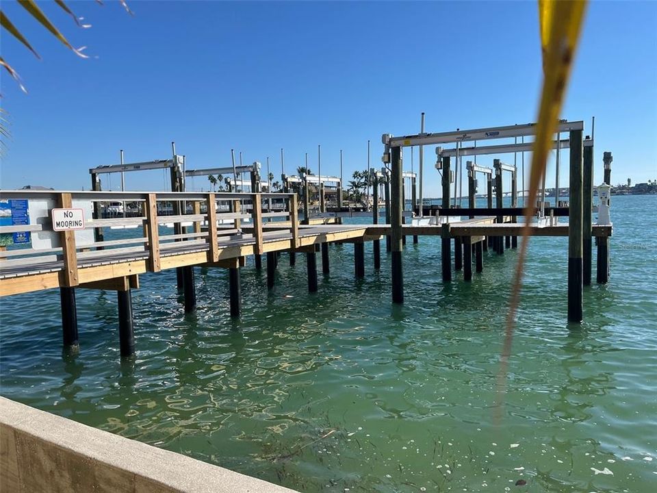 出租: $2,100 (2 贝兹, 1 浴室, 550 平方英尺)