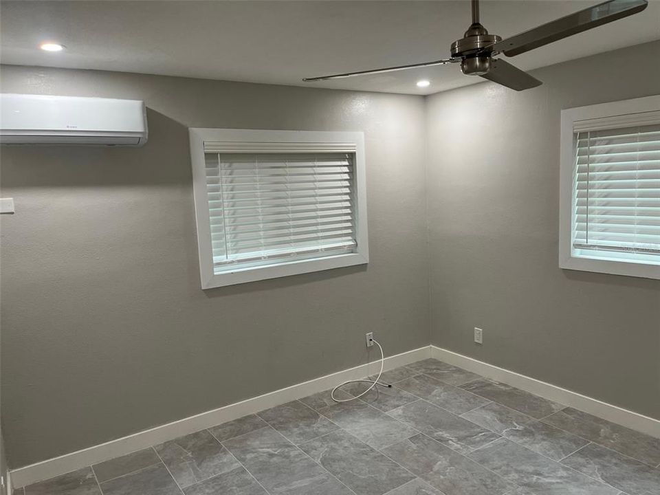 出租: $2,100 (2 贝兹, 1 浴室, 550 平方英尺)