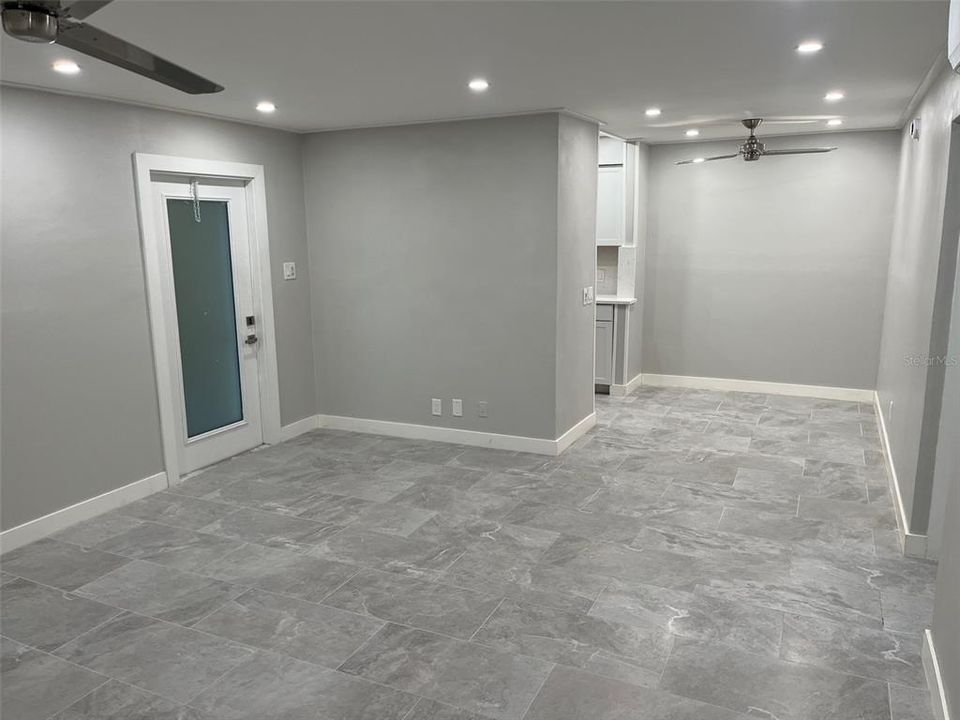 出租: $2,100 (2 贝兹, 1 浴室, 550 平方英尺)