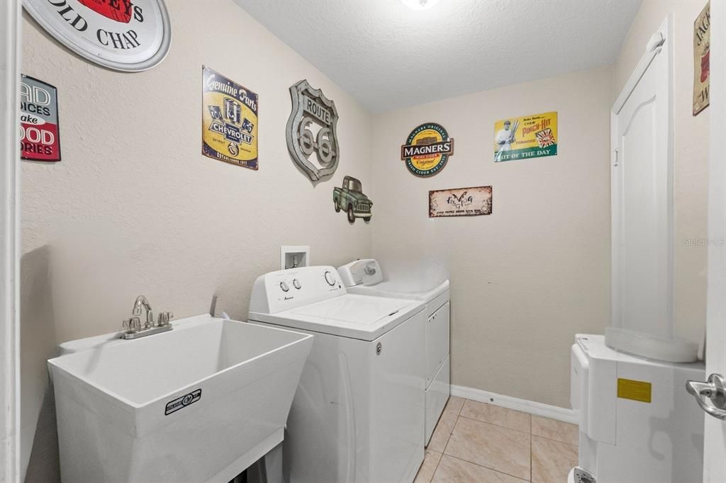 For Sale: $395,900 (4 beds, 2 baths, 2163 Square Feet)