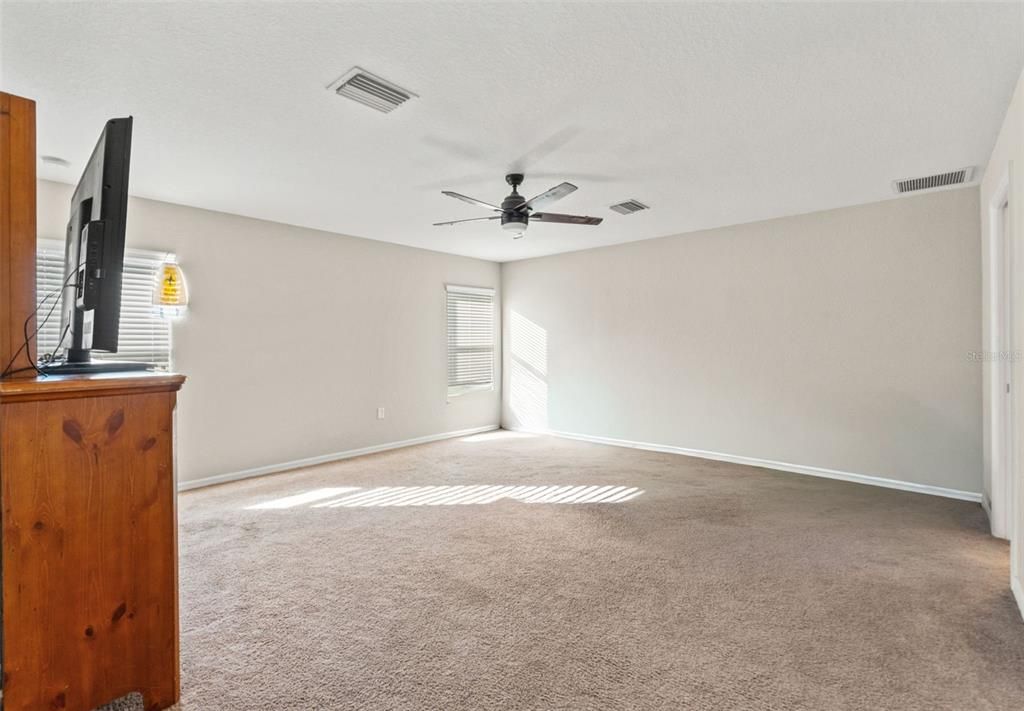 For Sale: $395,900 (4 beds, 2 baths, 2163 Square Feet)