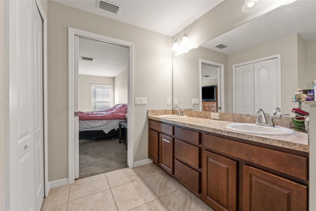 For Sale: $395,900 (4 beds, 2 baths, 2163 Square Feet)