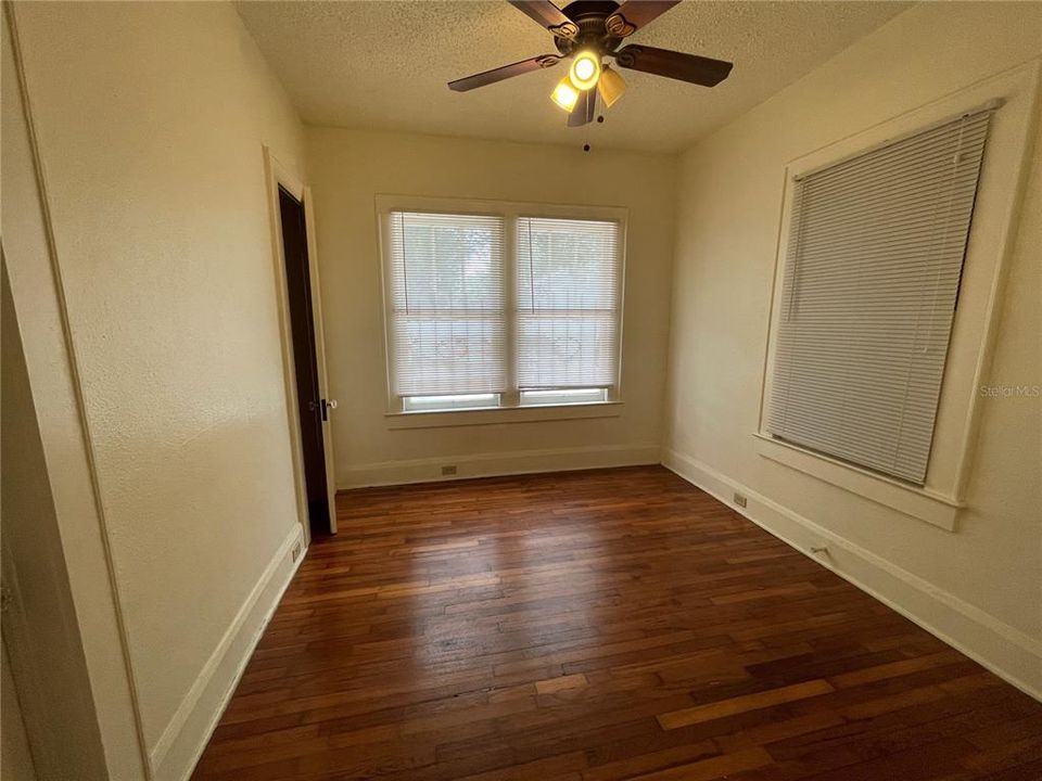 For Rent: $1,495 (2 beds, 1 baths, 950 Square Feet)