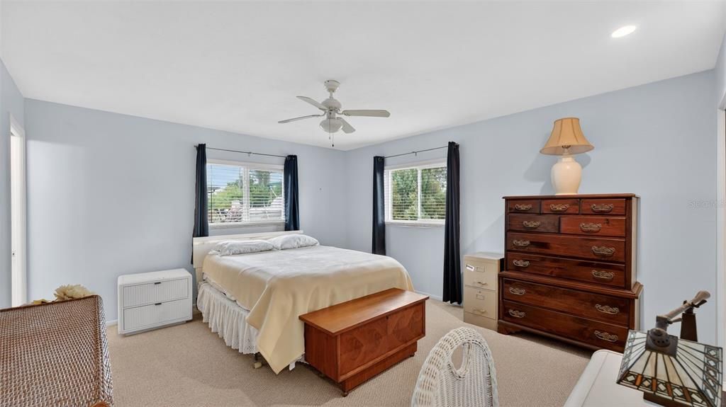 На продажу: $215,000 (2 спален, 2 ванн, 1217 Квадратных фут)