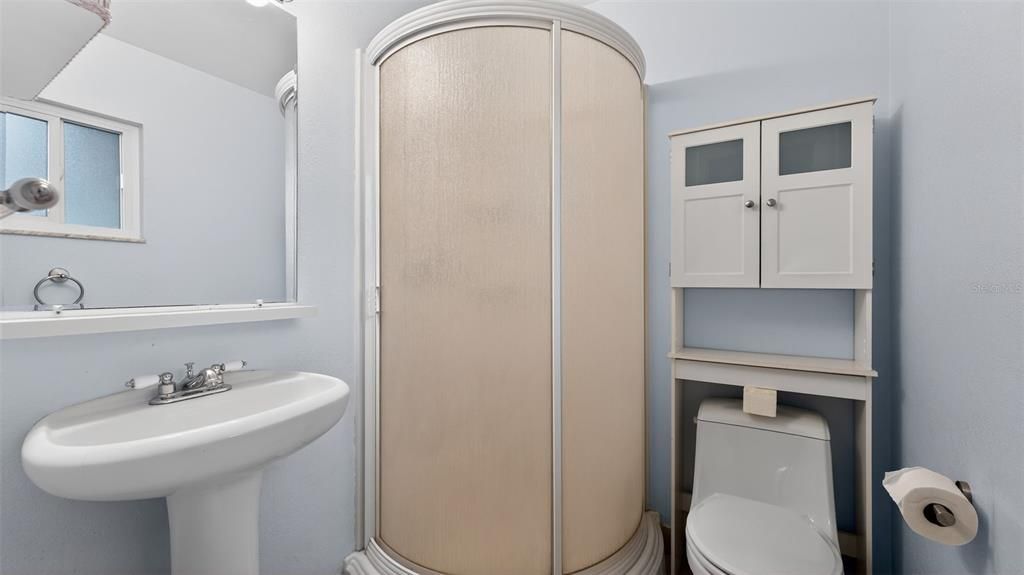 На продажу: $215,000 (2 спален, 2 ванн, 1217 Квадратных фут)