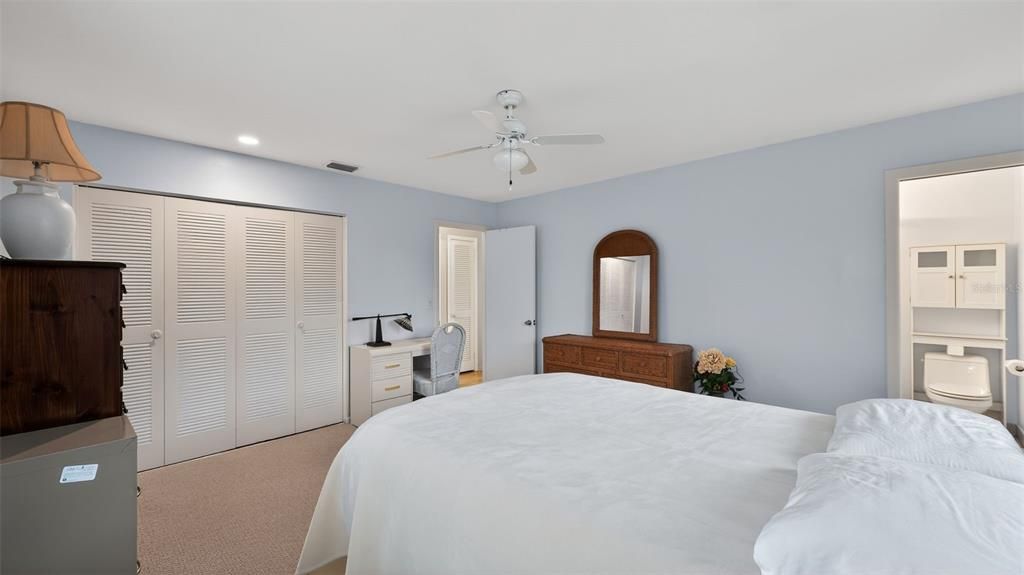 На продажу: $215,000 (2 спален, 2 ванн, 1217 Квадратных фут)