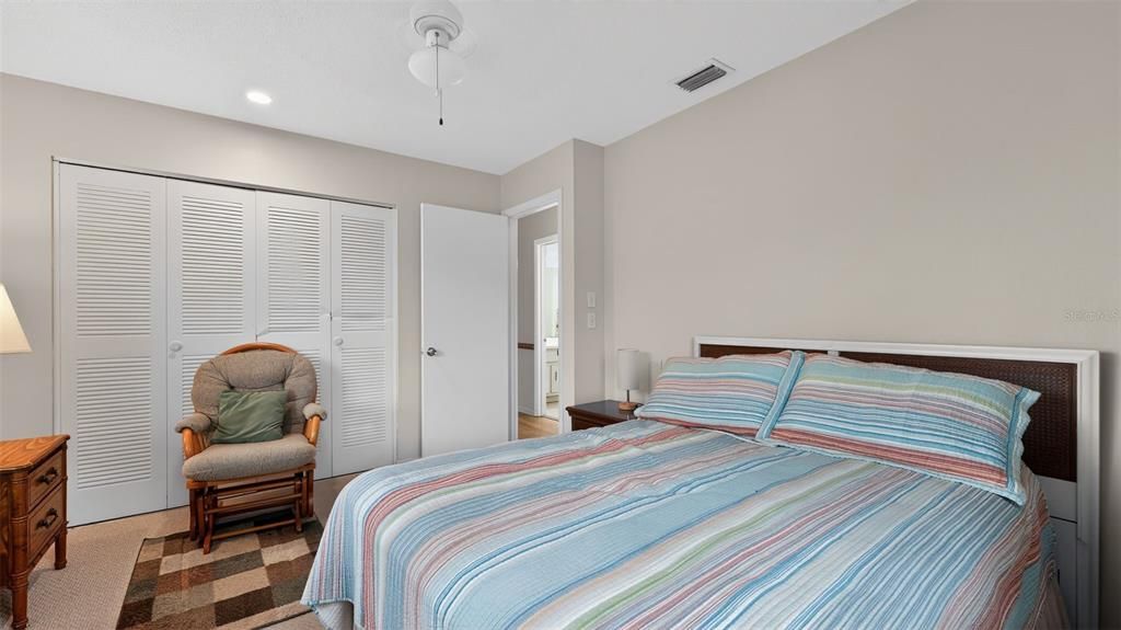 На продажу: $215,000 (2 спален, 2 ванн, 1217 Квадратных фут)