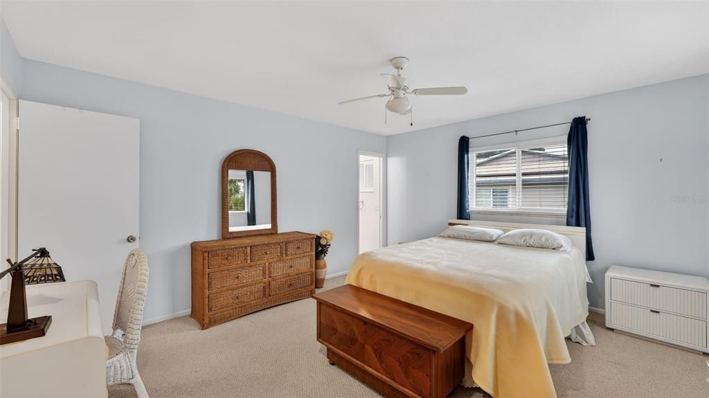 На продажу: $215,000 (2 спален, 2 ванн, 1217 Квадратных фут)