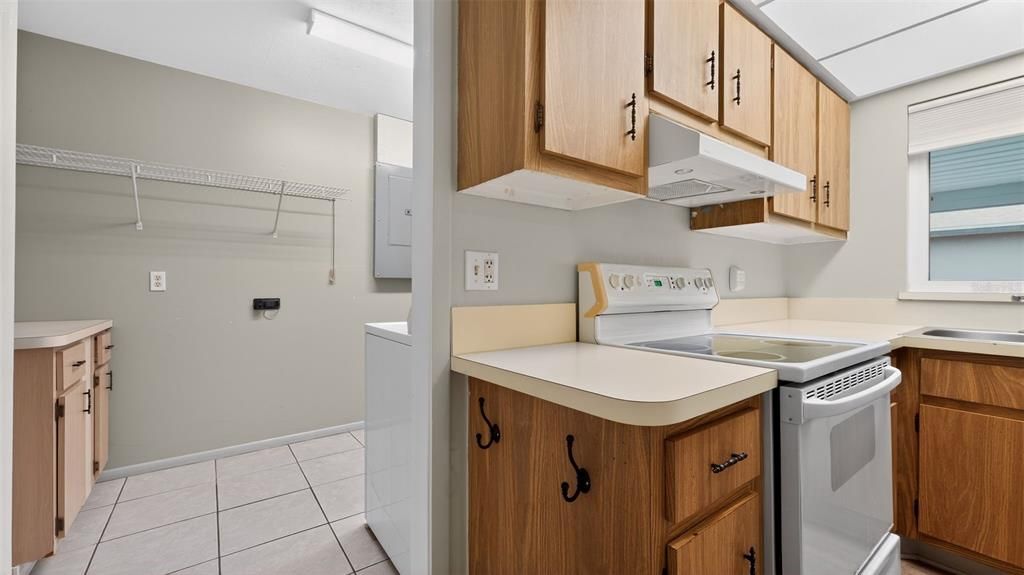 На продажу: $215,000 (2 спален, 2 ванн, 1217 Квадратных фут)