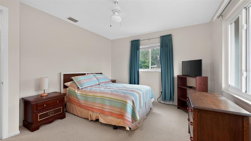 На продажу: $215,000 (2 спален, 2 ванн, 1217 Квадратных фут)