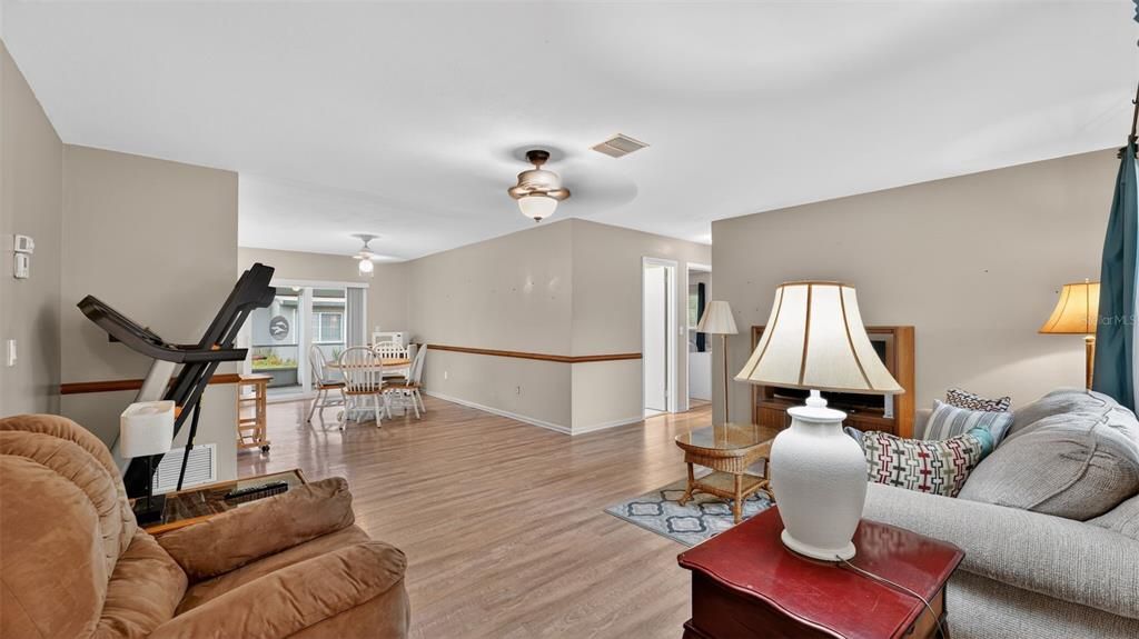 На продажу: $215,000 (2 спален, 2 ванн, 1217 Квадратных фут)