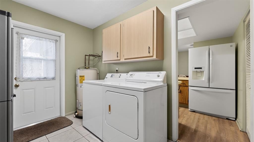 На продажу: $215,000 (2 спален, 2 ванн, 1217 Квадратных фут)