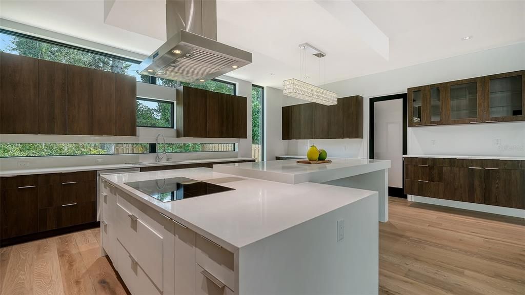 En Venta: $5,695,000 (5 camas, 5 baños, 4545 Pies cuadrados)