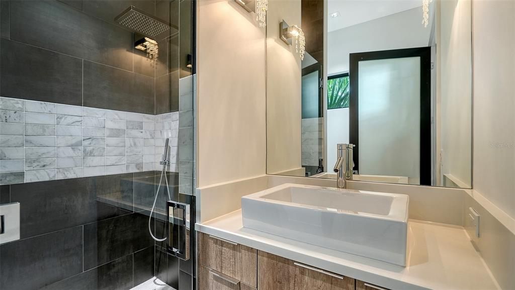 En Venta: $5,695,000 (5 camas, 5 baños, 4545 Pies cuadrados)