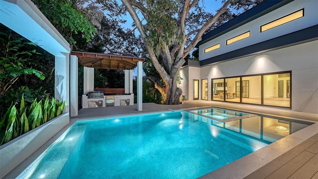 En Venta: $5,695,000 (5 camas, 5 baños, 4545 Pies cuadrados)