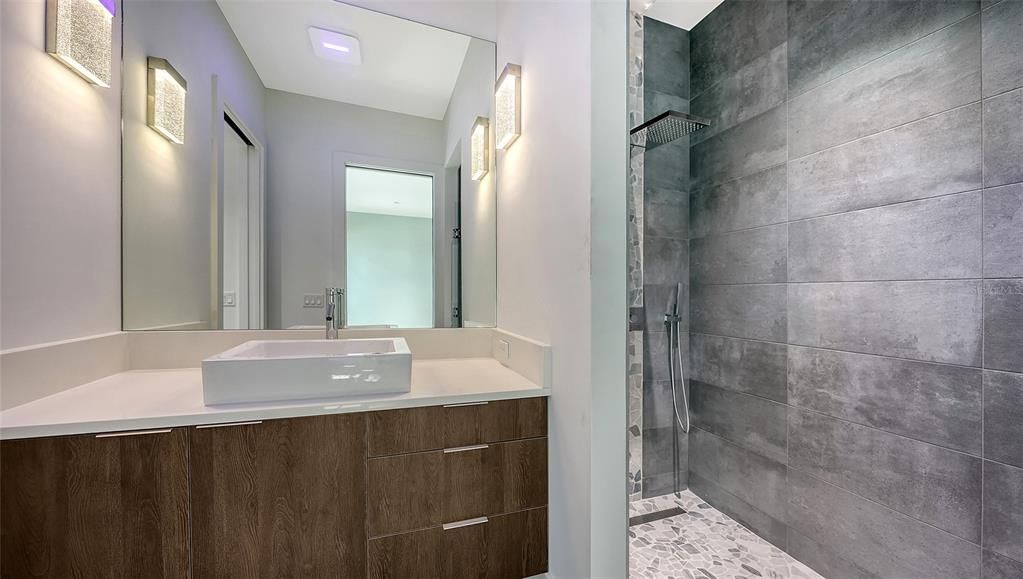 En Venta: $5,695,000 (5 camas, 5 baños, 4545 Pies cuadrados)