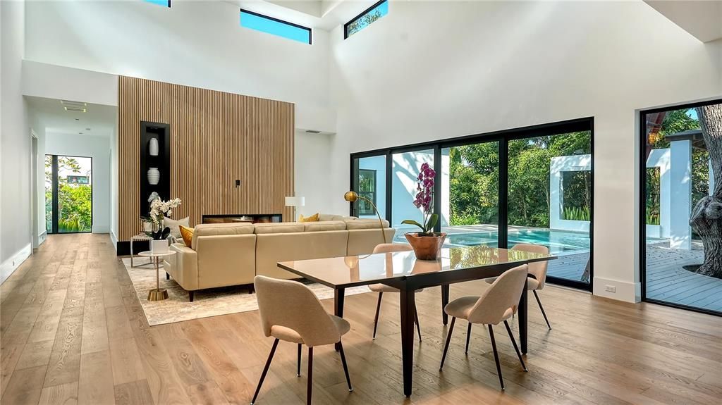 En Venta: $5,695,000 (5 camas, 5 baños, 4545 Pies cuadrados)