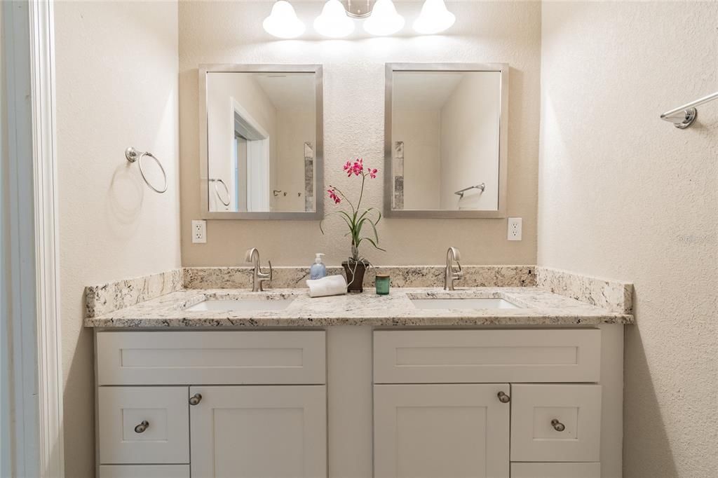 For Rent: $3,500 (3 beds, 2 baths, 1367 Square Feet)