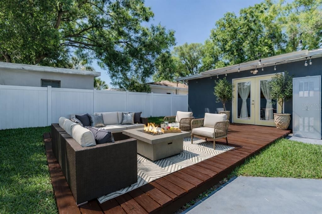 For Rent: $3,500 (3 beds, 2 baths, 1367 Square Feet)