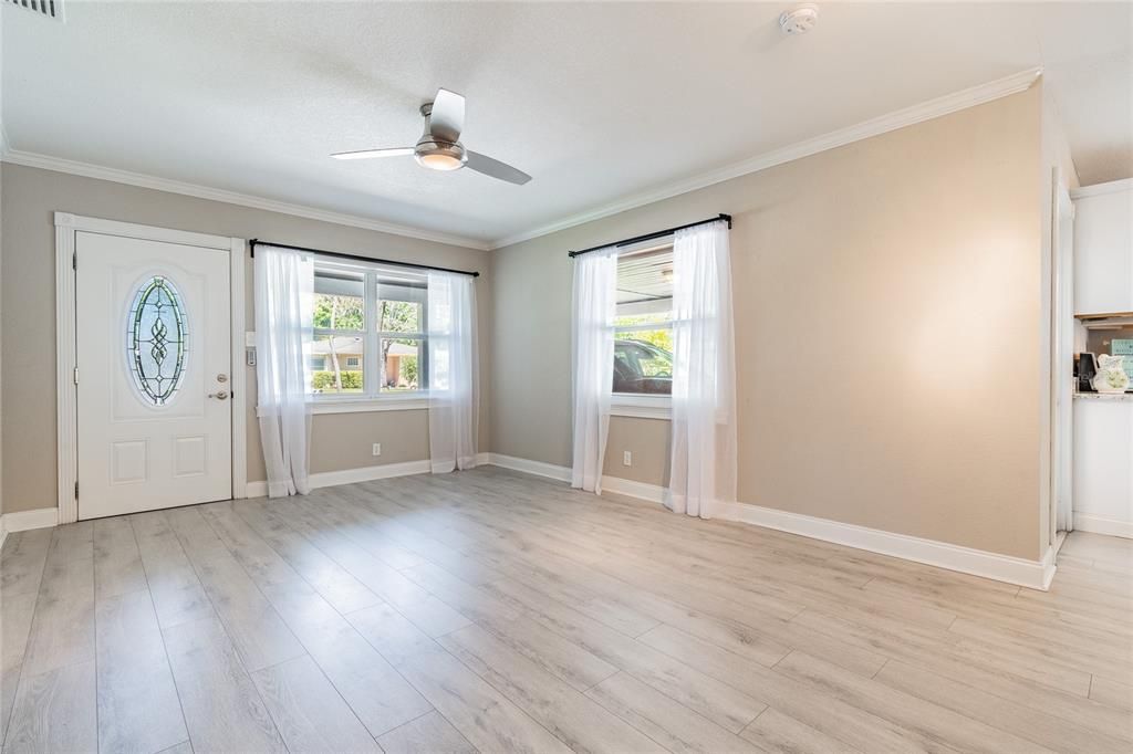 For Rent: $3,500 (3 beds, 2 baths, 1367 Square Feet)