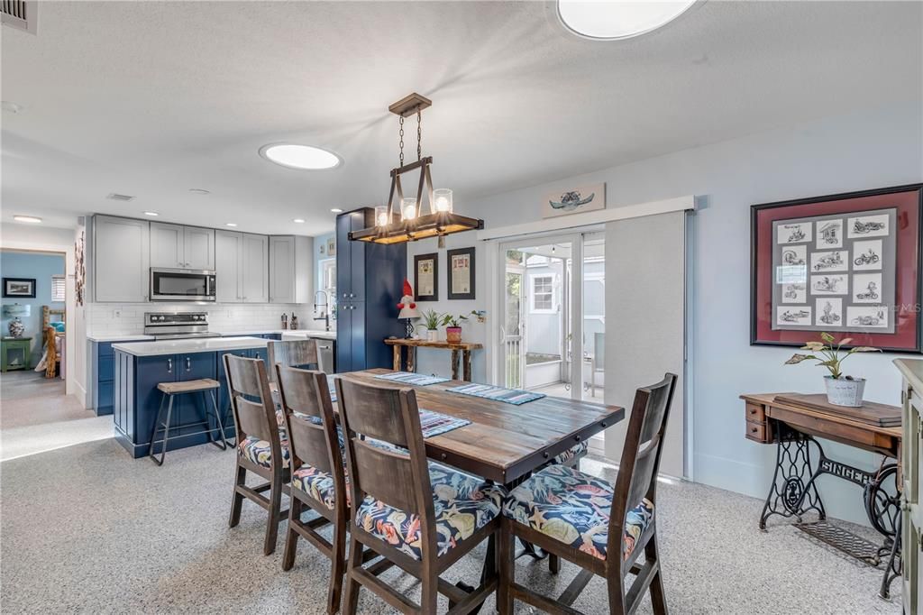 En Venta: $335,000 (3 camas, 2 baños, 1386 Pies cuadrados)