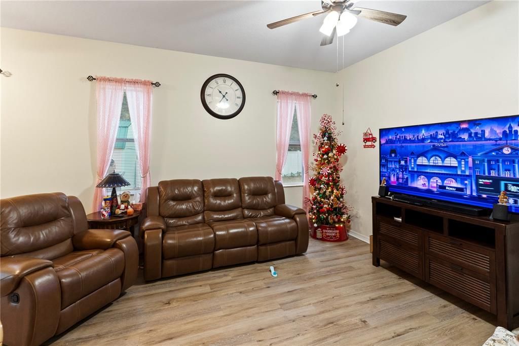 For Sale: $289,000 (3 beds, 2 baths, 2132 Square Feet)