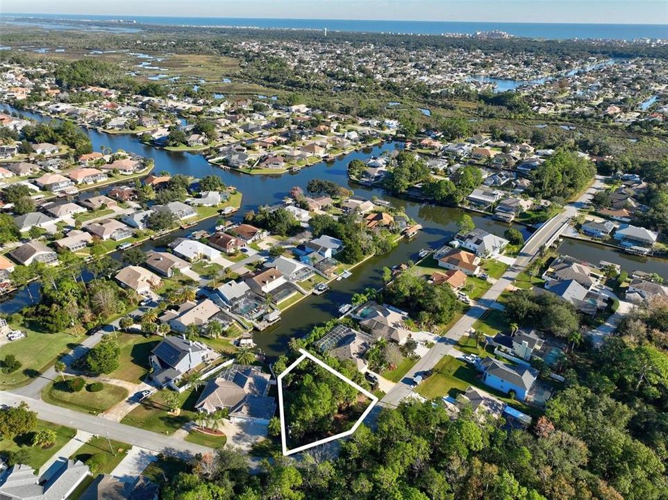 待售: $218,000 (0.22 acres)