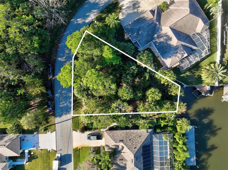 待售: $218,000 (0.22 acres)