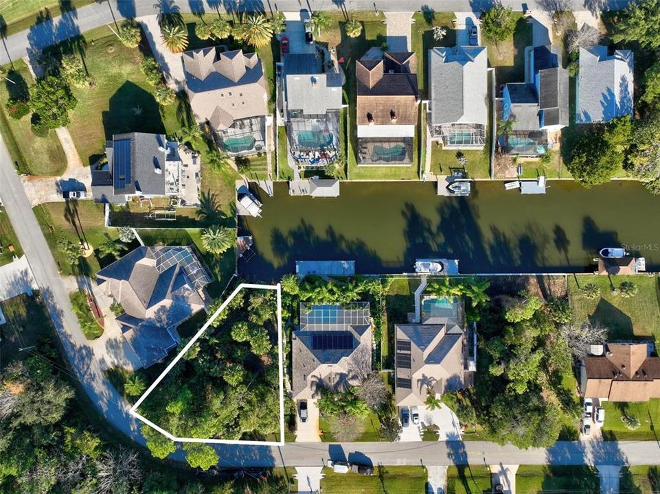 待售: $218,000 (0.22 acres)