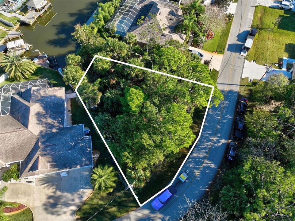 待售: $218,000 (0.22 acres)