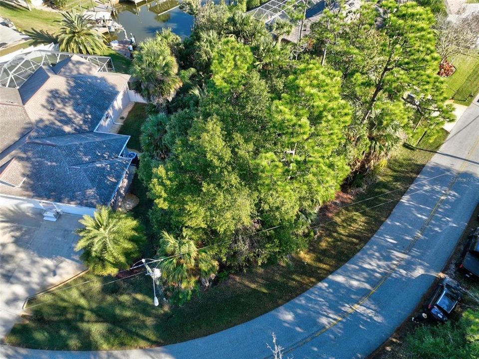 待售: $218,000 (0.22 acres)