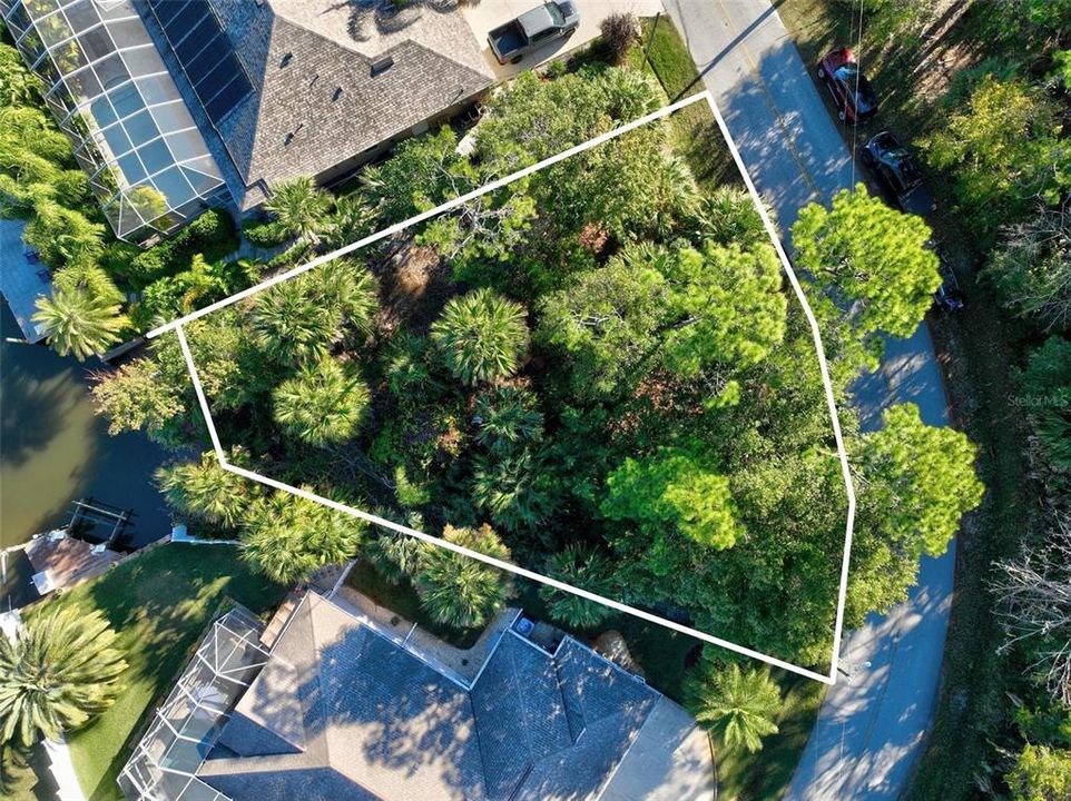 待售: $218,000 (0.22 acres)