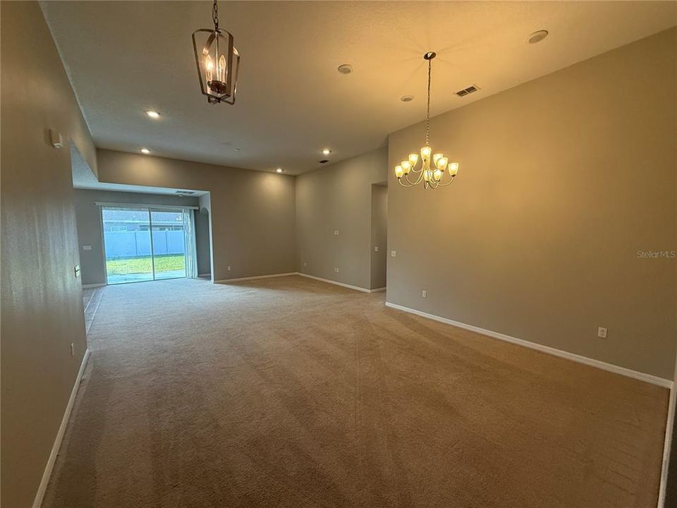 出租: $2,200 (4 贝兹, 3 浴室, 2415 平方英尺)