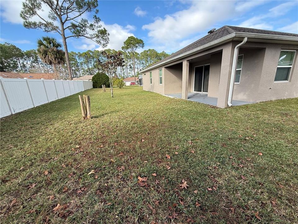 出租: $2,200 (4 贝兹, 3 浴室, 2415 平方英尺)