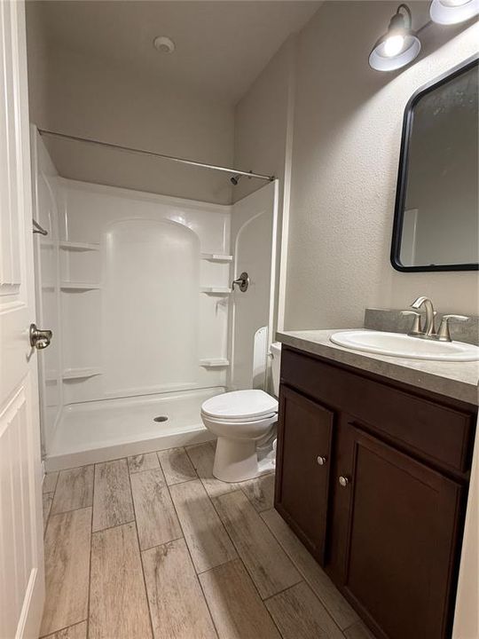 出租: $2,200 (4 贝兹, 3 浴室, 2415 平方英尺)