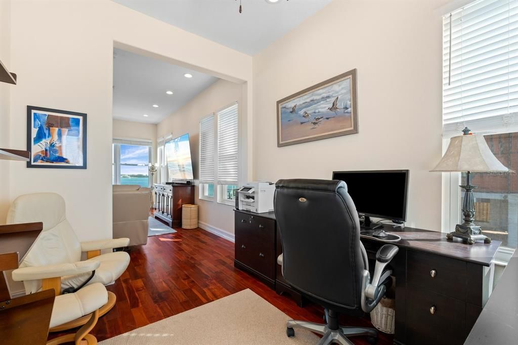 待售: $3,299,000 (3 贝兹, 2 浴室, 2237 平方英尺)