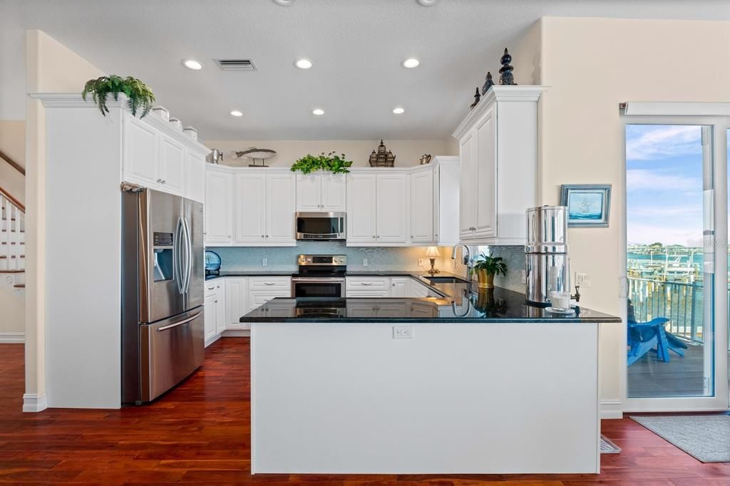 待售: $3,299,000 (3 贝兹, 2 浴室, 2237 平方英尺)