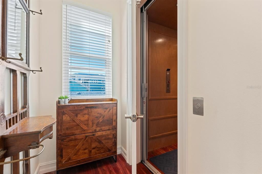 待售: $3,299,000 (3 贝兹, 2 浴室, 2237 平方英尺)