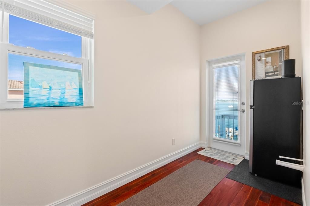 待售: $3,299,000 (3 贝兹, 2 浴室, 2237 平方英尺)